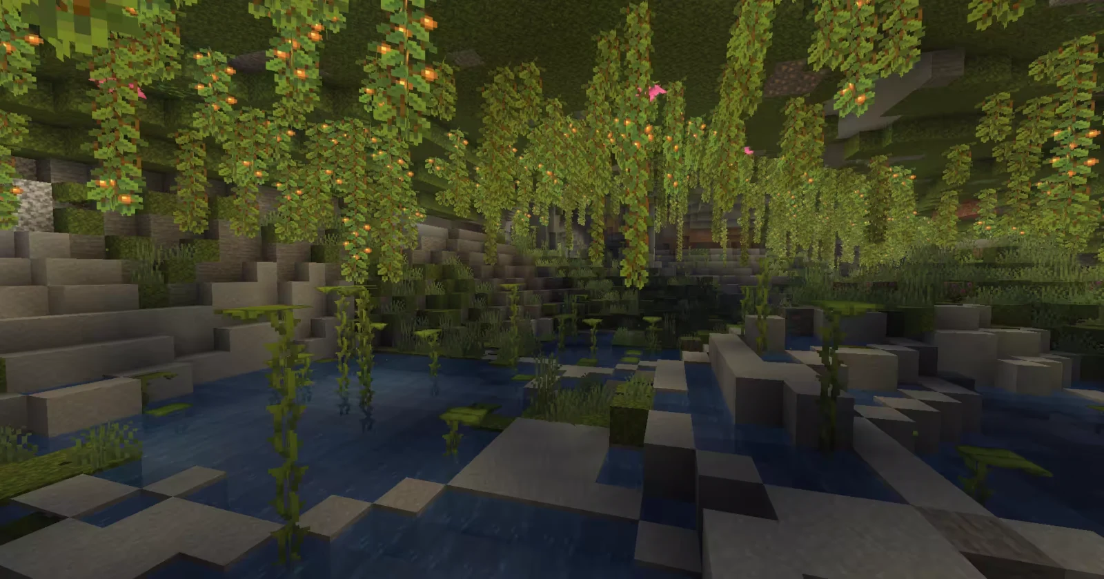Biome des cavernes luxuriantes dans Minecraft avec mousse et végétation.