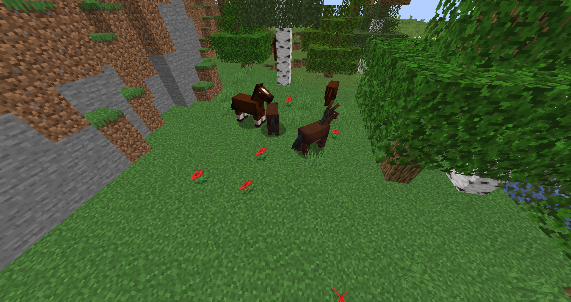 Cheval et âne adultes avec un bébé mule dans Minecraft.