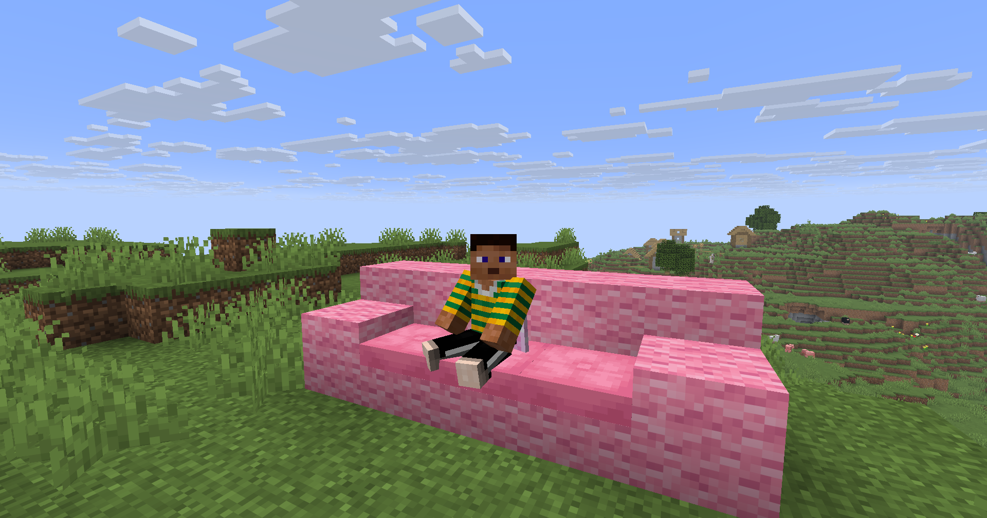 Canapé créé avec les coussins de Minecraft Joueur assis sur un canapé rose construit avec des coussins dans Minecraft