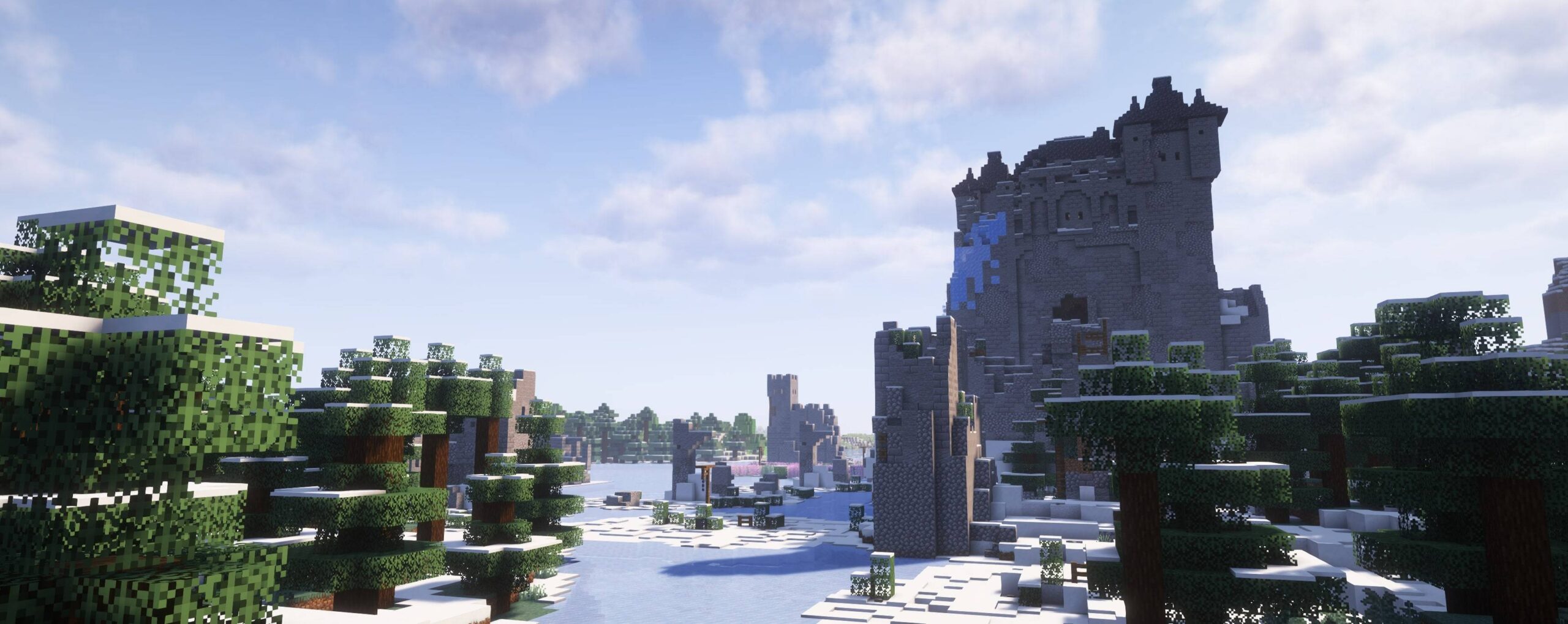 Château dans la neige avec Grim Kingdoms Château enneigé ajouté par Grim Kingdoms dans un biome froid de Minecraft