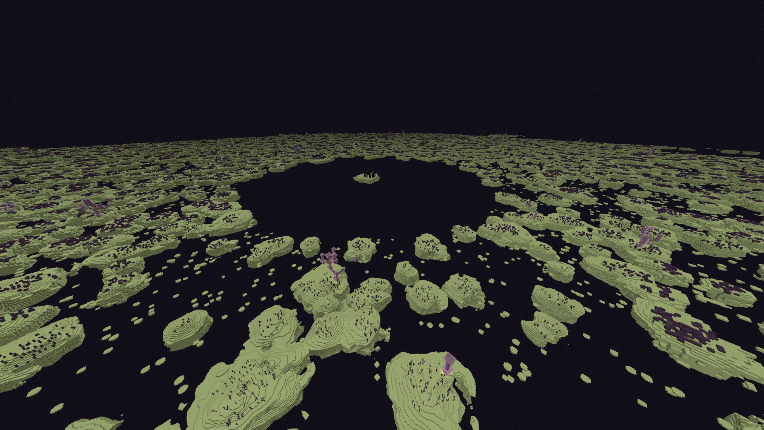 Capture aérienne de la dimension de l’End dans Minecraft. On distingue de nombreuses îles de pierre de l’End séparées par le vide, plusieurs cités de l’End et, au centre de la zone, l’île principale où se déroule le combat contre l’Ender Dragon.