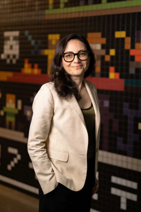 Maria Angelidou-Smith, nouvelle dirigeante de Mojang Maria Angelidou-Smith, nouvelle dirigeante de Mojang et Minecraft